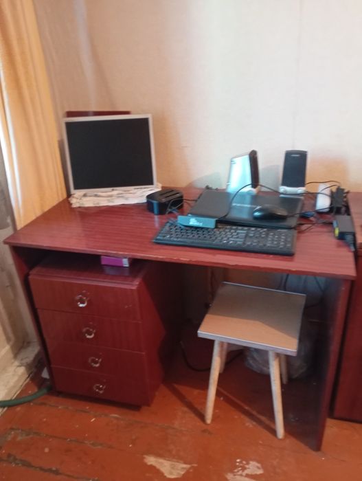 Продам стол письменный