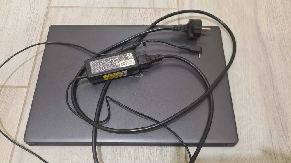 Лаптоп 15.6" Acer с Windows 11, батерия 3 часа