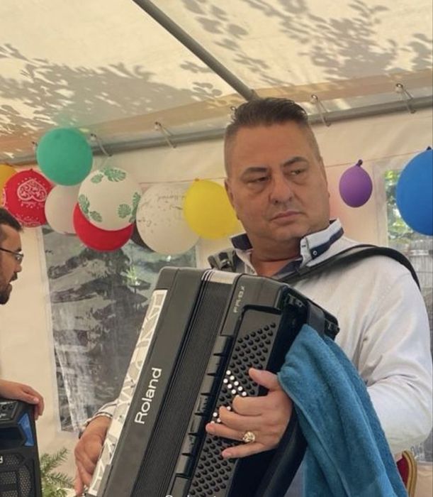 Acordeonist lautar obicei nunta