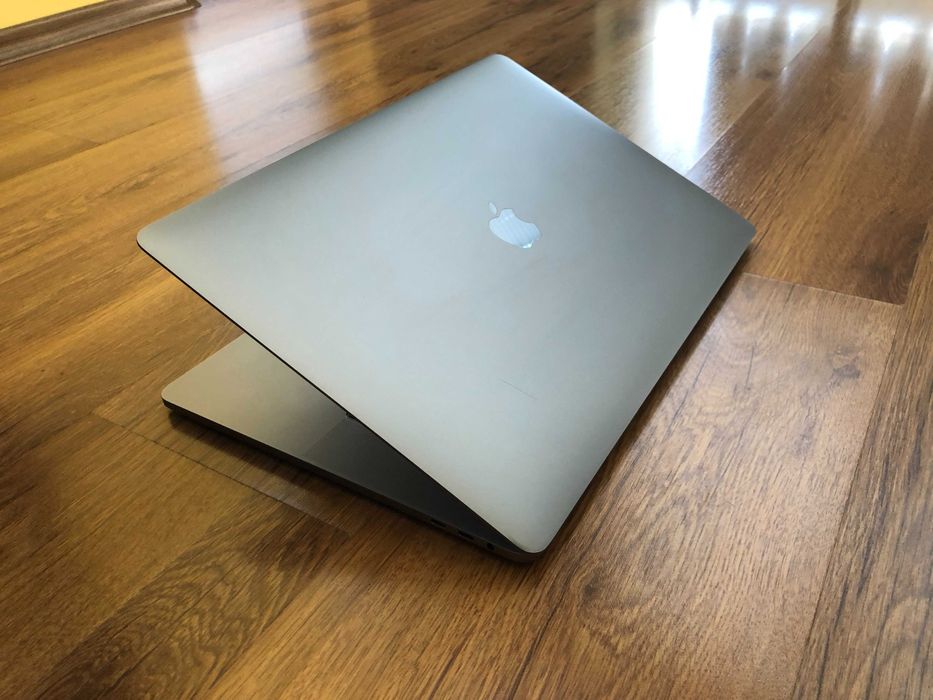 15.4' Core i7 Apple MacBook Pro Late 2016 SG TouchBar 16GB RAM/512GB SSD/Radeon Pro 460 4GB/Бат 6ч