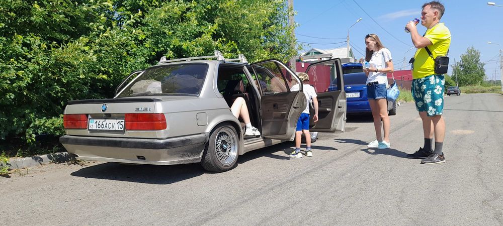 Продам bmw e30 1987 года