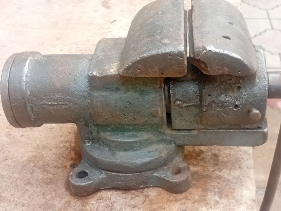 Продаю тиски СССР. Tiska sotiladi.