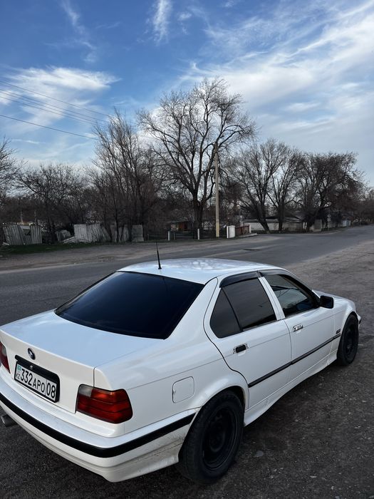 Продам машину бмв е36