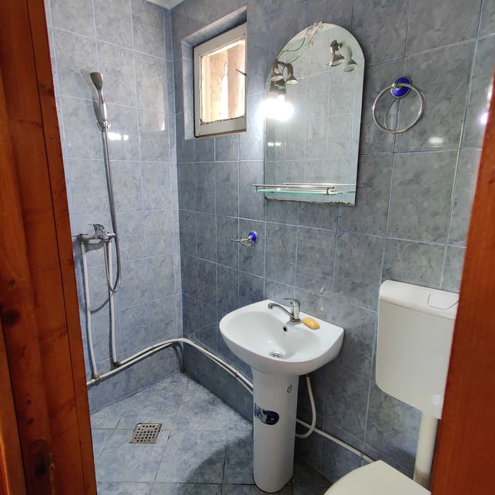 Apartament 2 camere centru Harlau, et. intermediar, mobilat