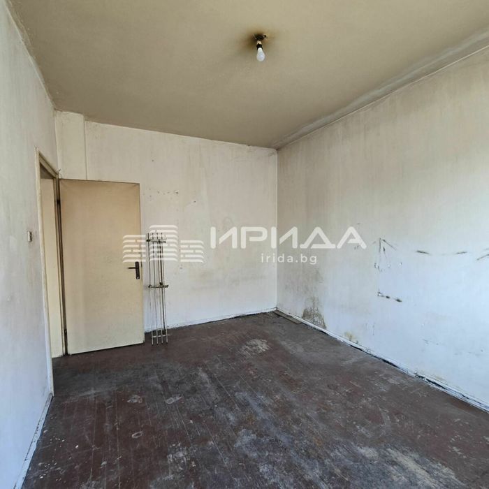 Двустаен апартамент в Банишора