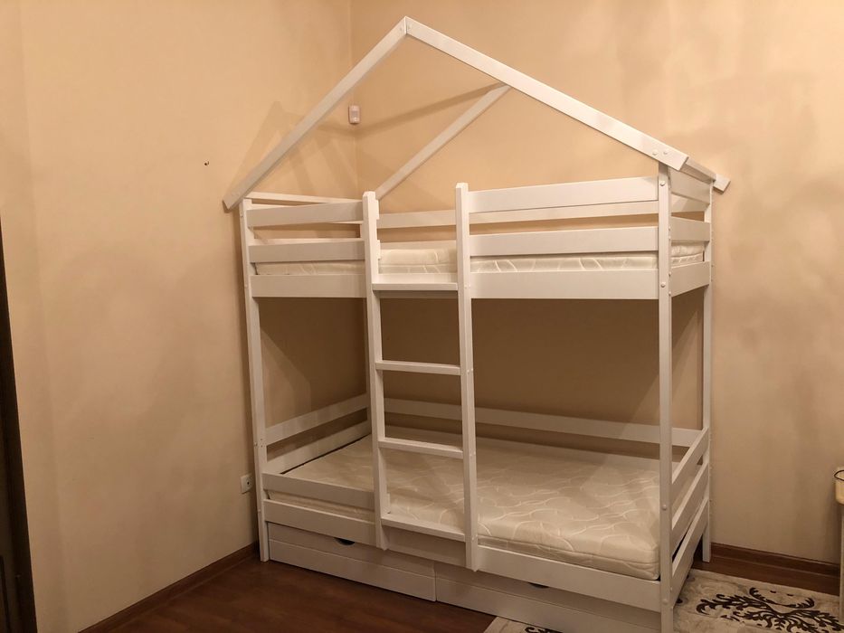 Двухъярусная кровать