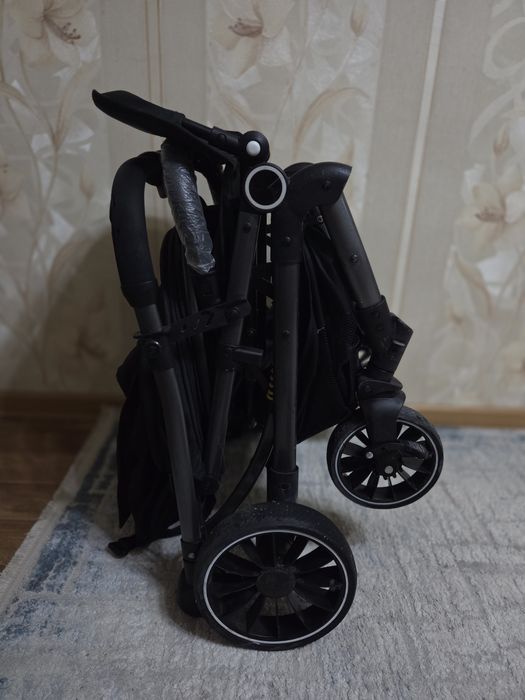Коляска прогулочная