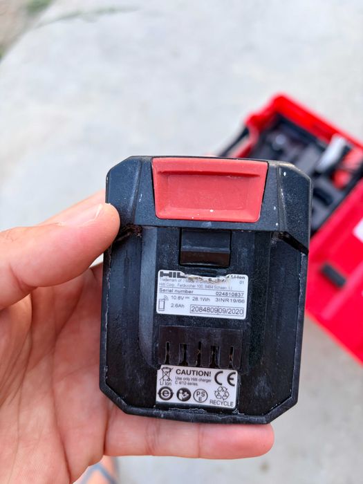 Nivela laser multiliniar Hilti PM 30-MG cu linii verzi