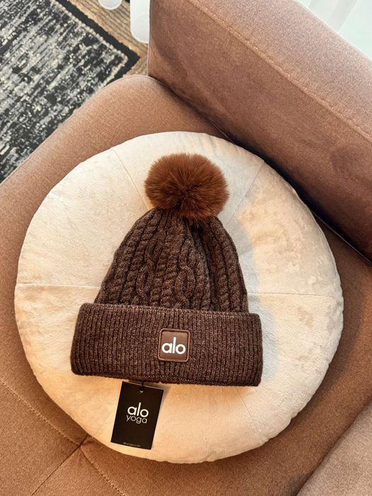 Вълнена Зимна Шапка Alo шоколад
