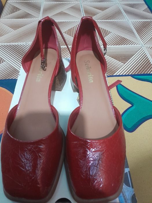 Басаношки красные женский продам Жаркент