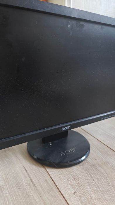 Монитор Acer в хорошем состоянии (с кабелями)