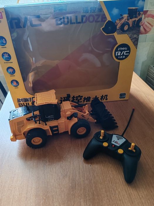 Продам машинку бульдозер