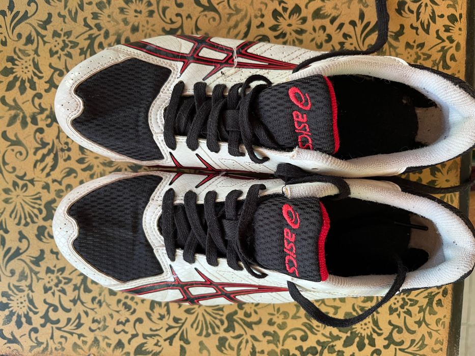 Шпайкове за лека атлетика asics