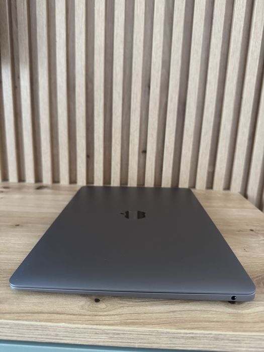 MacBook Air M1 13” 2020 Silver / 256GB / 8GB / stare excelentă