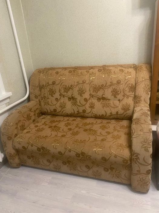 Продается диван.