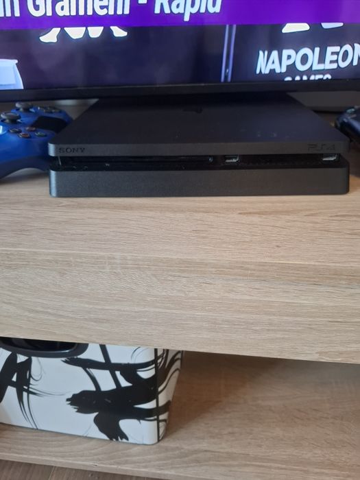 ps4 slim cumparat acum 2 ani +17 jocuri si 2 console. Consola se misxa fara lag si prinde lejer 60fps