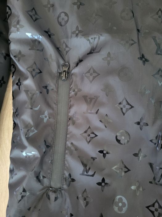 Geaca impermeabila anti vant