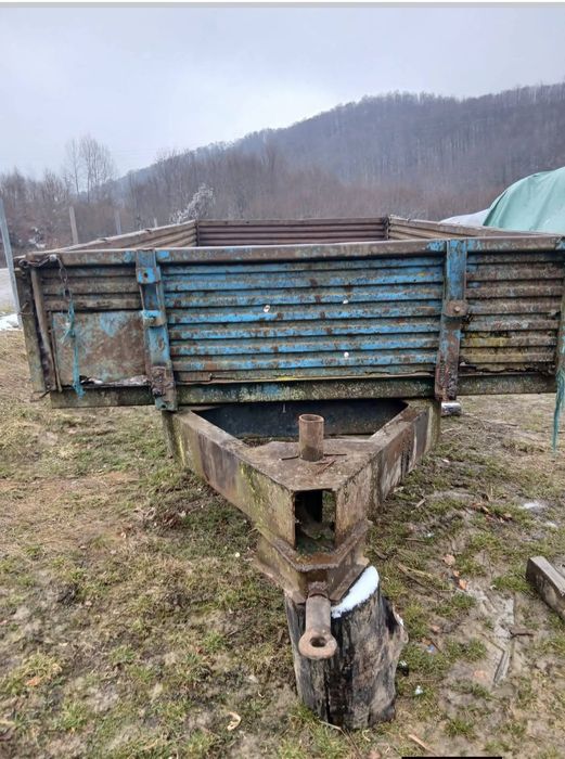 Vând remorca și plug agricol