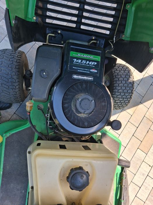 Vând tractoraș de tuns iarbă