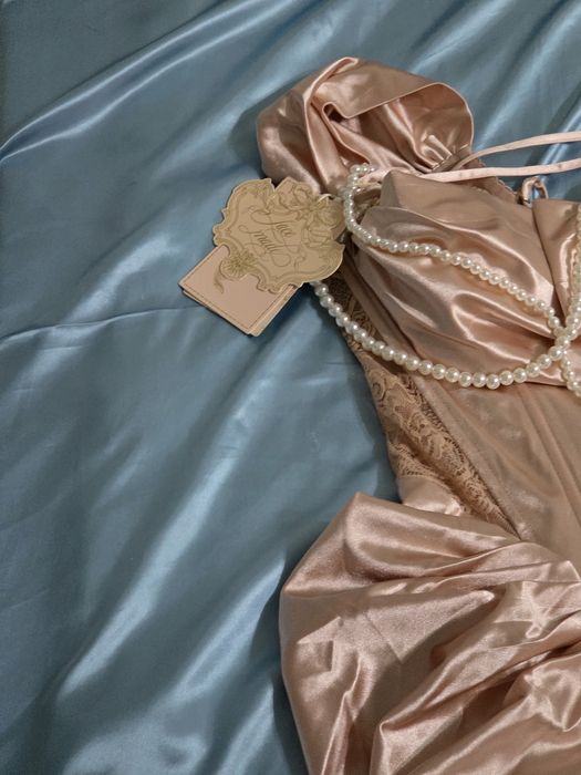 Платье бренда LaceMade