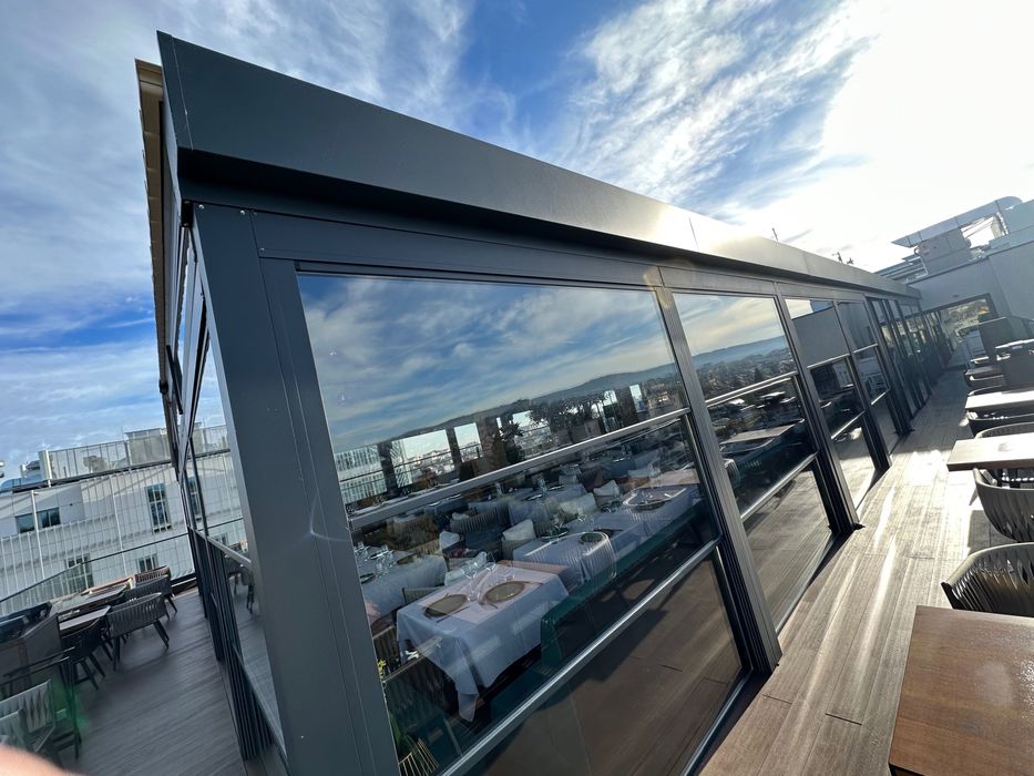 Închideri Terase cu Sticla Verticală / Ghilotină Premium.