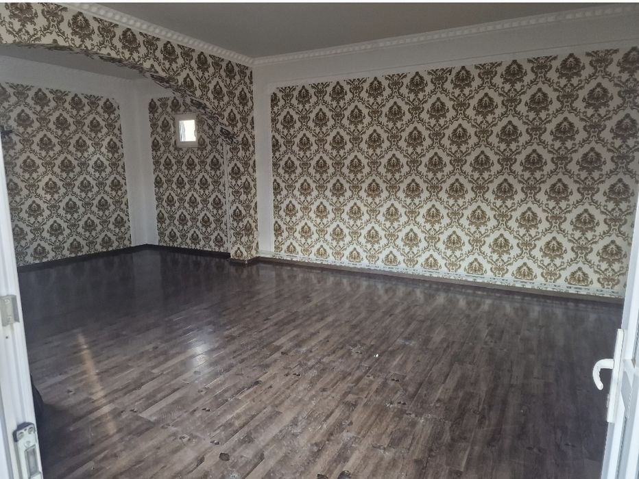 Inchiriez casa str Podeni, spatiu comercial