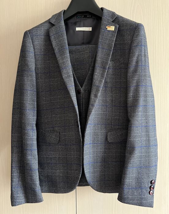 Продам Костюм - 3-йка.