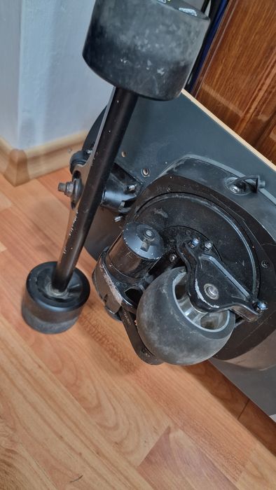 Skateboard electric Summerboard SBX pret de magazin 1700 dolari