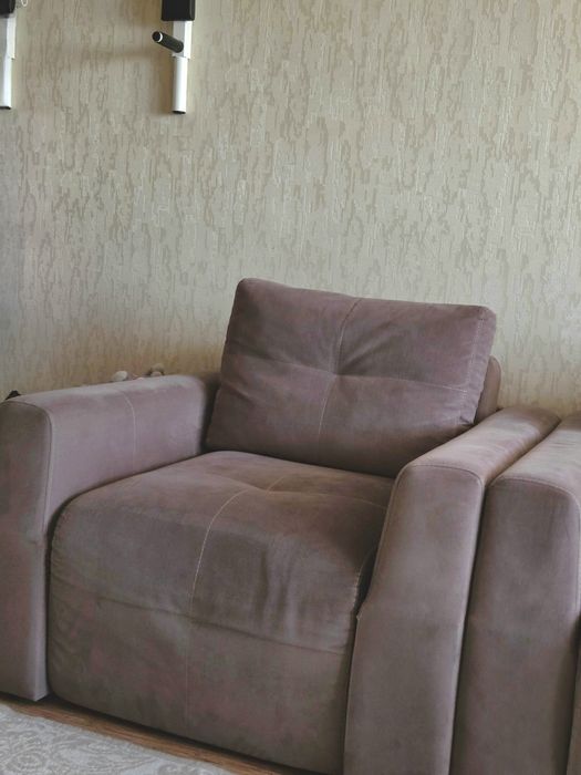 Диван с креслом  в отличном состоянии