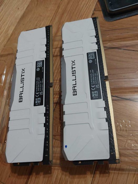 32GB 2666Mhz DDR4 - Crucial BallistiX RGB