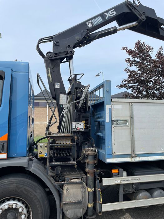 Camion Volvo FE 320 cu macara HIAB 2008, 320 CP