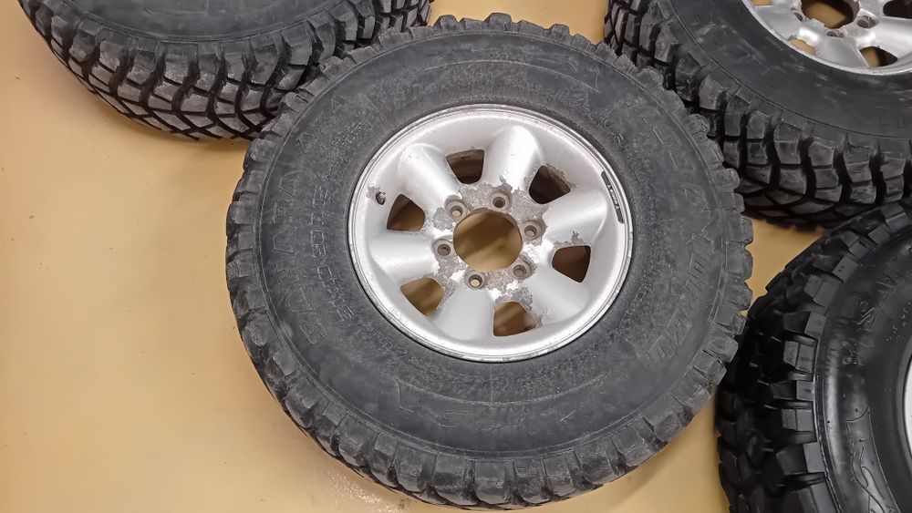 Гуми с джанти 31x10.5R15 6х139.7 - 5 бр.