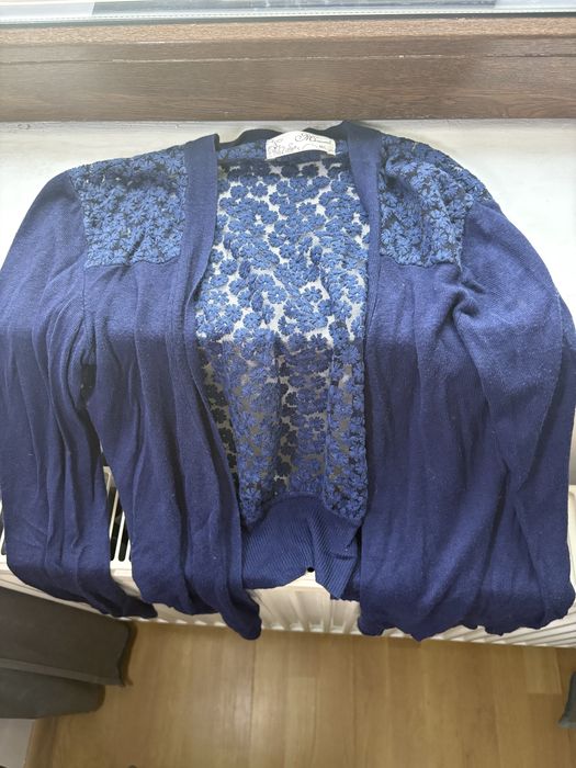 Bluza cu nasturi si transpaenta pe spate