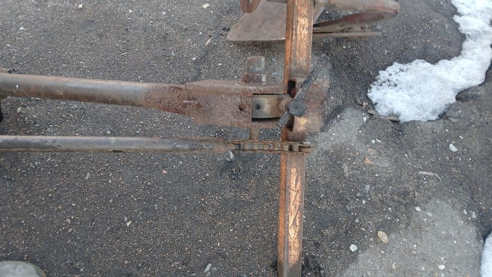 Плуг 1 для трактора не дорого .