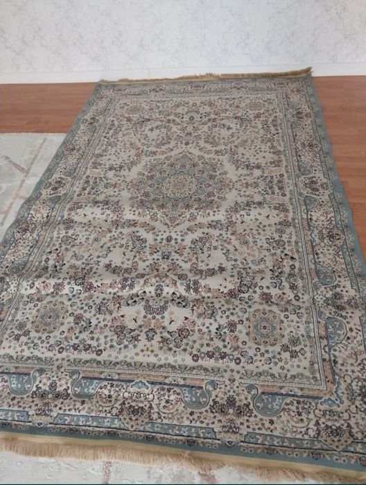 Ковер в хорошем состоянии