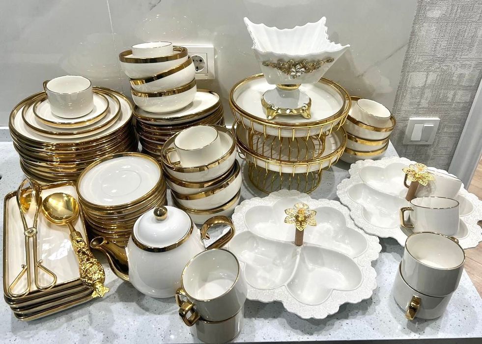Продам сервиз фарфор на 12 персон +  доп для сервировки стола