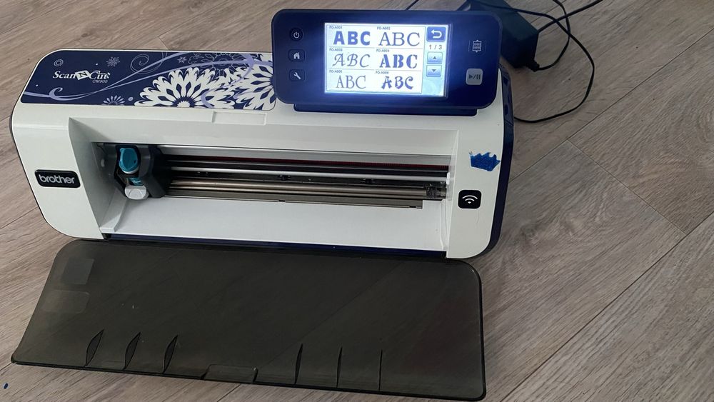 Продам плоттер Brother ScanNCut CM900 в отличном состоянии