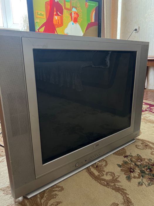 Телевизор LG в рабочем состоянии