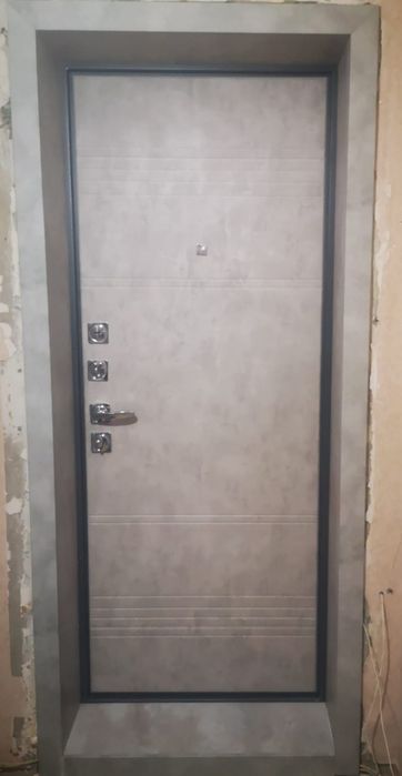 Установка дверей и доборов.