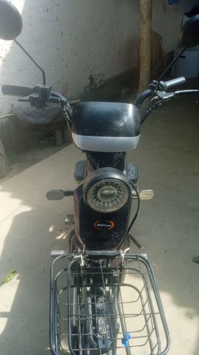 Skuter Bonvi tezligi 55     50 km yuradi motori 600w
