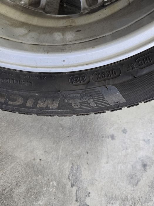 2 Броя 215/55/17 Michelin 7,2mm 23dot