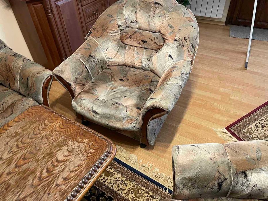 Троен диван, 2 фотьойла, 2 табуретки и маса