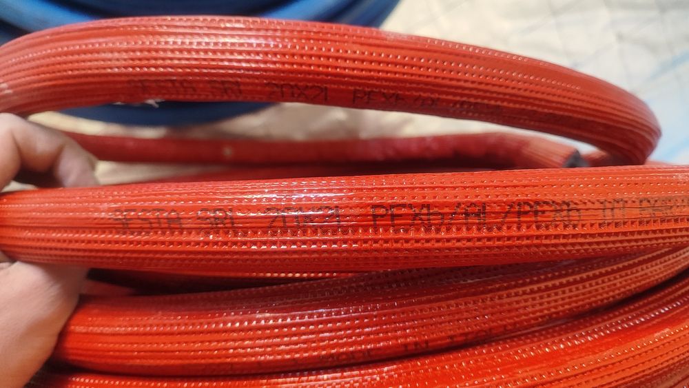 SESTA ммогослойна тръба с изолация PEX-AL-PEX Ф20 Синя и червена
