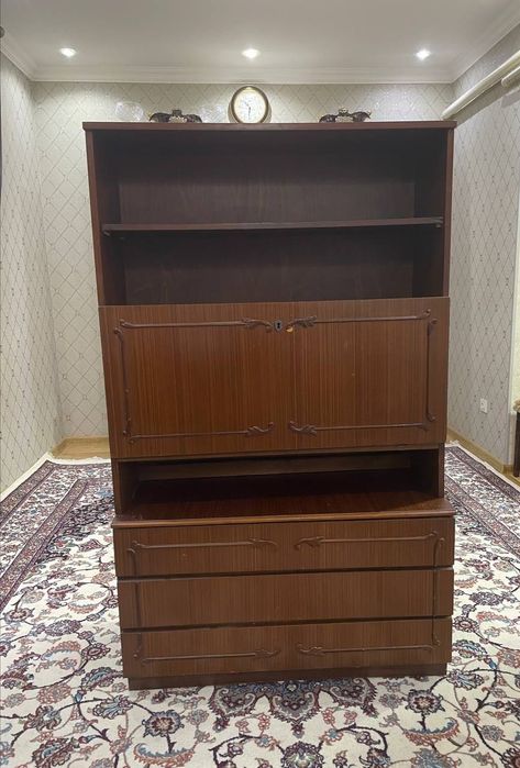 Румынский шкаф для гостинной