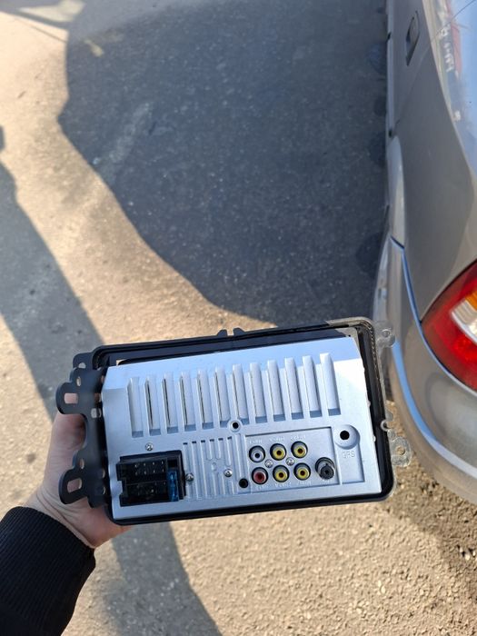 Player auto multimedia 2DIN 7018B
Vând player auto 2DIN, model 7018B,