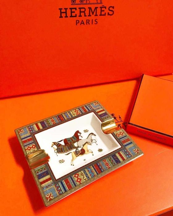 Лимитиран сервиз Hermès - подарък за специален повод