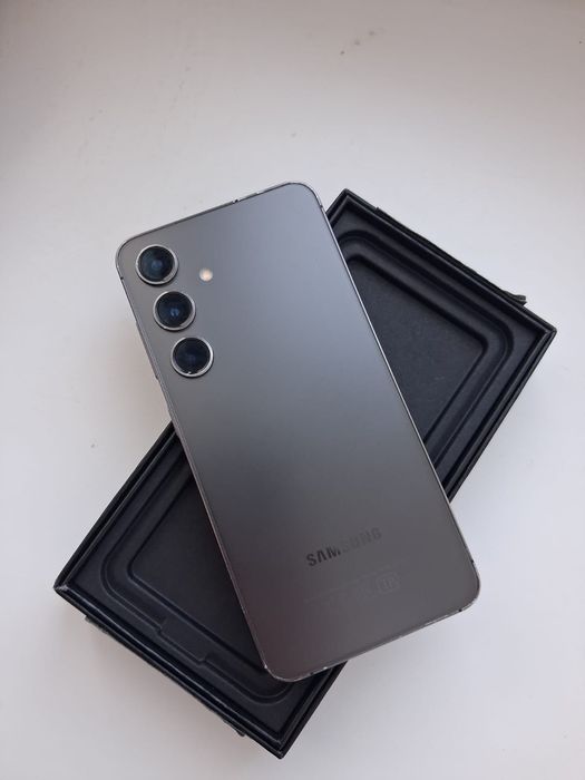 Samsung Galaxy S24 (8/256 ГБ)