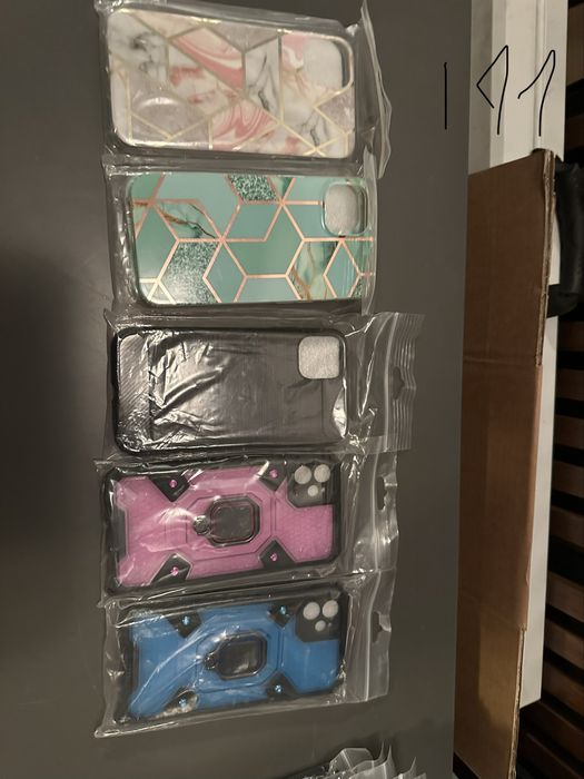 Vand lot de 5 huse pentru Iphone 11