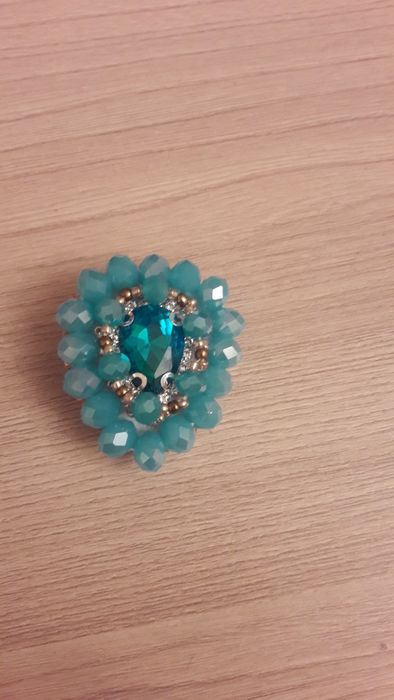 Продам брошь шаннель ручная