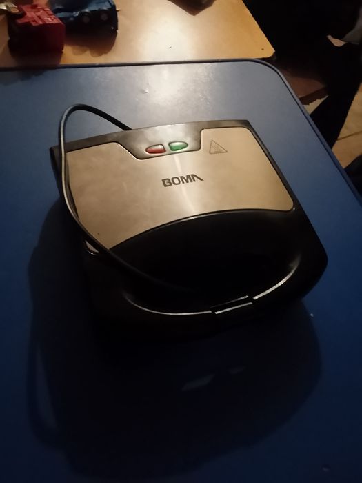 Продам вафельницу в отличном состоянии, один раз пользовались за 10000